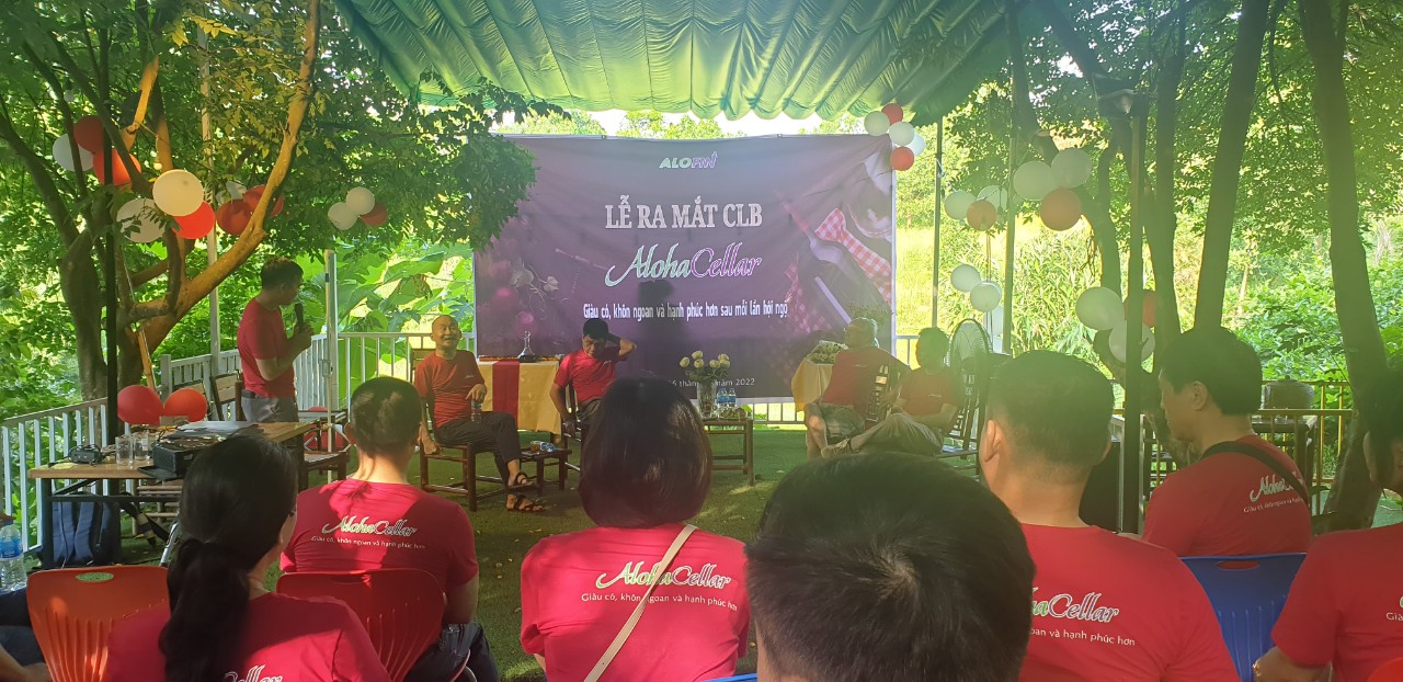 Kiến tạo Nhân hiệu - CLB Aloha Cellar!